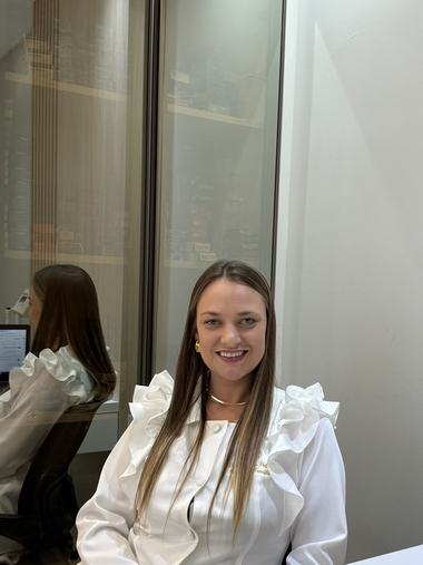 Dra. Jéssica Peters em atendimento no consultório em Santa Cruz do Sul